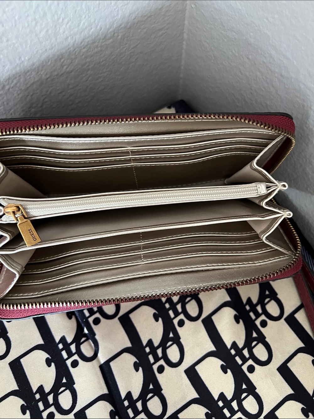 Guess wallet - Picture 3 of 3
